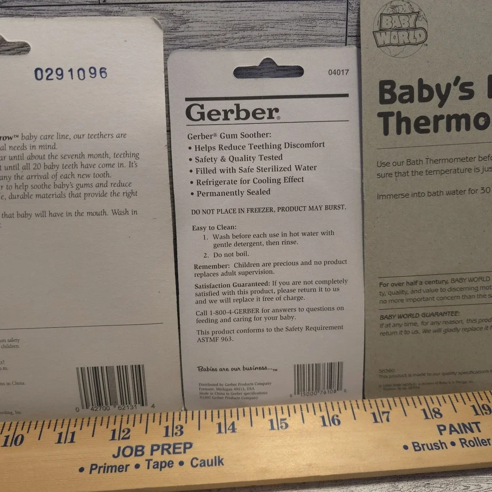 Lot of 4 Vintage Baby Items Rattle Bath Thermometer Bear‎ Play - Picture 12 of 13